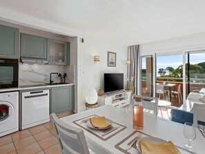 Dining - Apt, sea view, 50 m from the beach, A/C (Les Issambres)