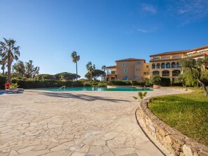 Pool - Apt, sea view, 50 m from the beach, A/C (Les Issambres)