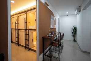 المنشأة من الداخل