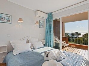 Iron/ironing board, bed sheets - Superb apart - 2 bedrooms - Sea view - parking (Les Issambres)