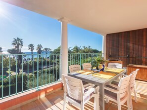 Outdoor dining - Superb apart - 2 bedrooms - Sea view - parking (Les Issambres)