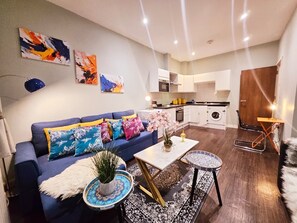 Living area - London Heathrow Luxury Studio Flat -Fully Equipped (Hayes)