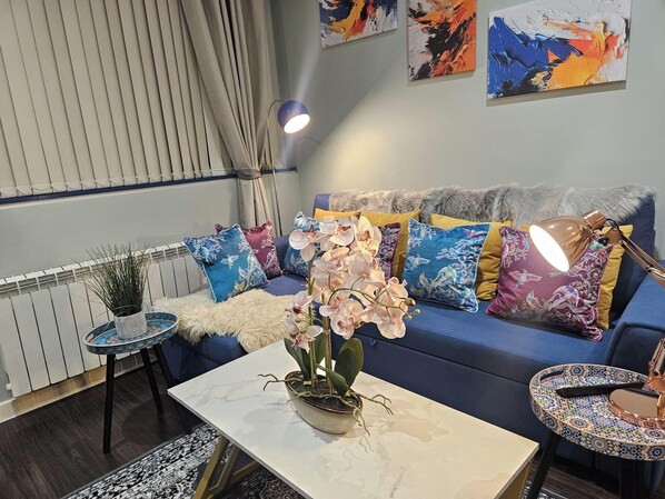 Living area - London Heathrow Luxury Studio Flat -Fully Equipped (Hayes)