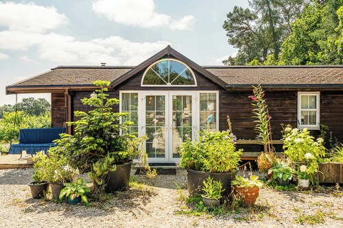 Alpaca Farm- Valley Views- Sleeps 4- Parking- Pets