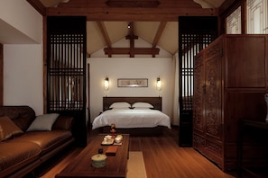 Suíte superior, vista para a colina | Área de estar