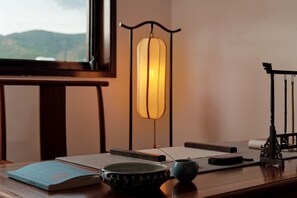 Suíte sênior, vista para a montanha | Comodidades do quarto