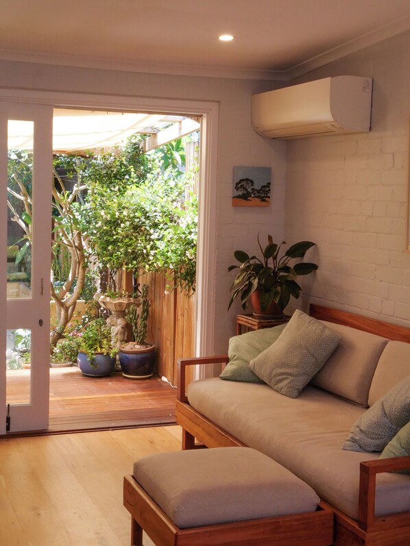 TV - Beautiful cottage in the heart of Camperdown! (Camperdown)
