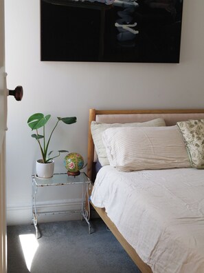 Iron/ironing board, WiFi, bed sheets - Beautiful cottage in the heart of Camperdown! (Camperdown)