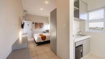 Premium Room, 1 Queen Bed | Free WiFi, bed sheets