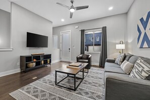 Living area - Peaceful 4-story retreat • Rooftop hot tub + Views (Nashville)