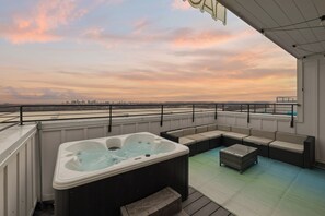 Terrace/patio - Peaceful 4-story retreat • Rooftop hot tub + Views (Nashville)