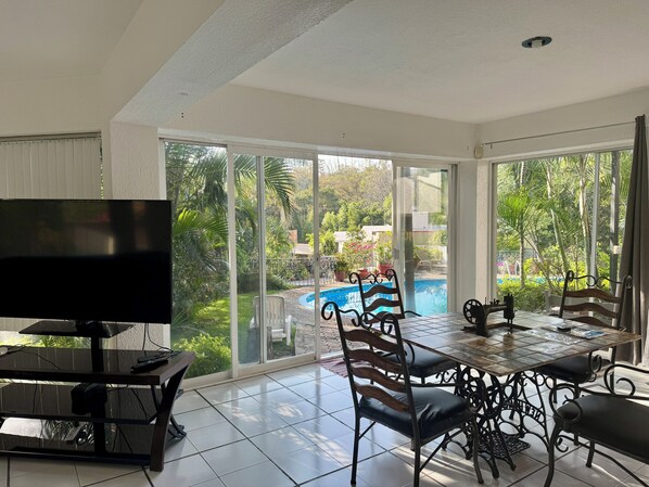 Interior - House with pool and terrace, quiet place to enjoy. (Cuernavaca)