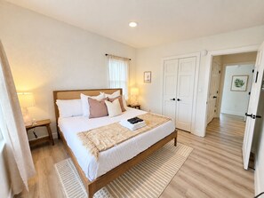 Room - Ocean front oasis full remodel hot tub heated pool Wild horses 8 bed 8 bath (Corolla)