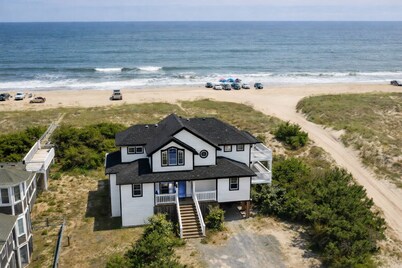 Lux, remodeled, ocean front, hot tub, heated pool Wild horses 8 bed 8 bath