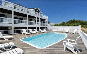 حمّام سباحة مُدفَّأ