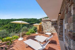 Outdoor dining - Relais Le Torri in Verici Punta Manara, Casarza Ligure, Italy (Casarza Ligure)