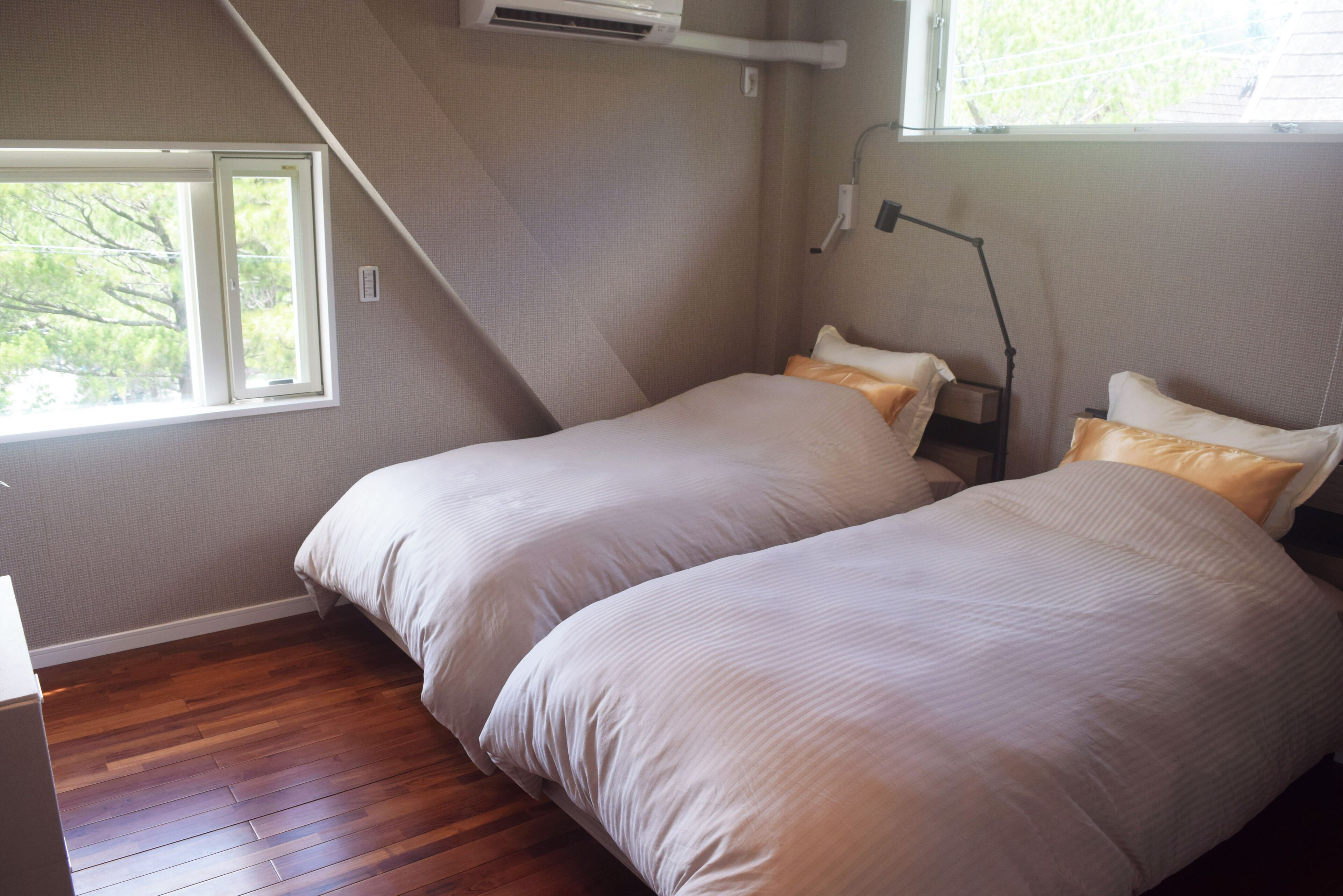 Strykjärn/strykbräda, wi-fi och sängkläder