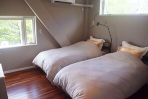 Strykjärn/strykbräda, wi-fi och sängkläder