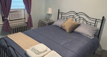 Cozy 1 Bedroom in Richmond Hill Queens NY, hosted by owner, Roma