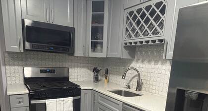 2-bedroom apartment in charming Richmond Hill with AC, none smoking, no pets