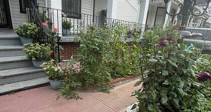 1 bedroom in charming Richmond Hill with AC, none smoking, no pets, 1 traveler