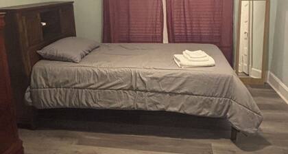 1 bedroom in charming Richmond Hill with AC, none smoking, no pets