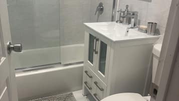 Towels, soap, shampoo, toilet paper