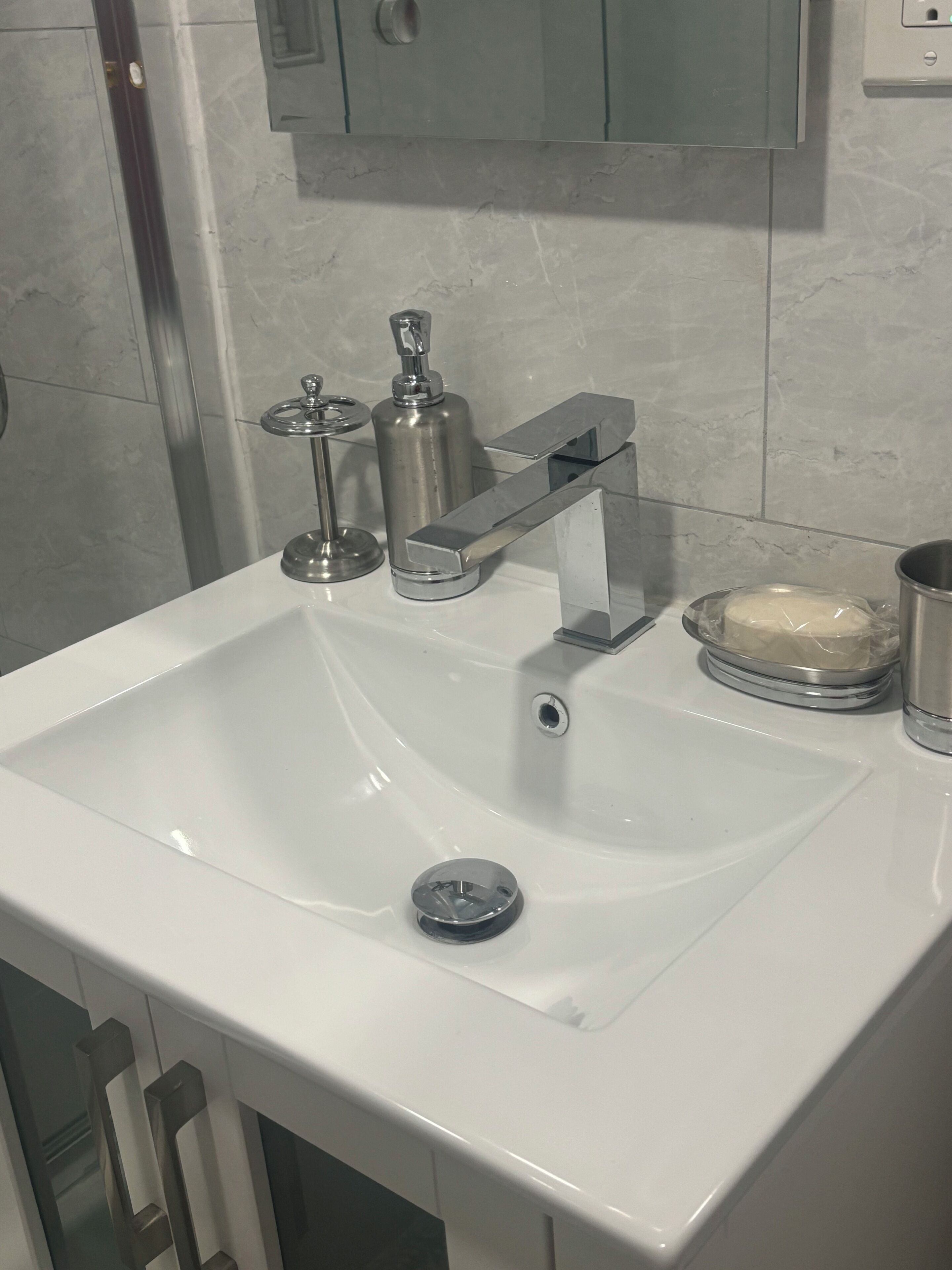 タオル、石鹸、シャンプー、トイレットペーパー