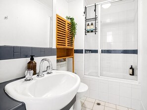 Hair dryer, towels - Central CBD Apartment: Flinders St + Fast Wi-Fi! (Melbourne)