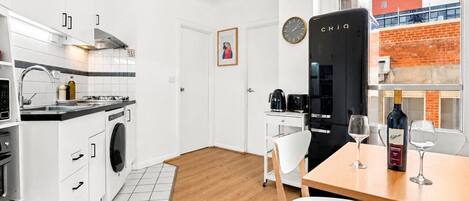 Coffee/tea maker, fridge, microwave, oven