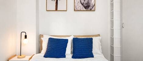 2 bedrooms, desk, iron/ironing board, WiFi