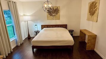 4 bedrooms, iron/ironing board, free WiFi, bed sheets