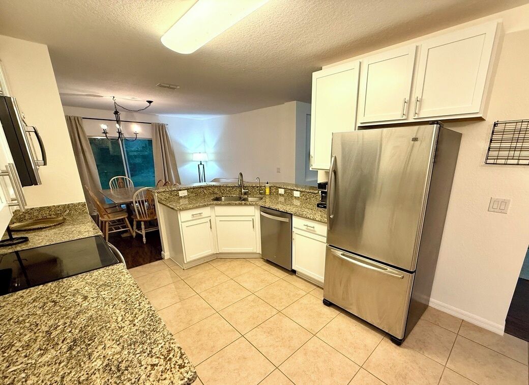 Micro-ondes, four, plaque de cuisson, lave-vaisselle