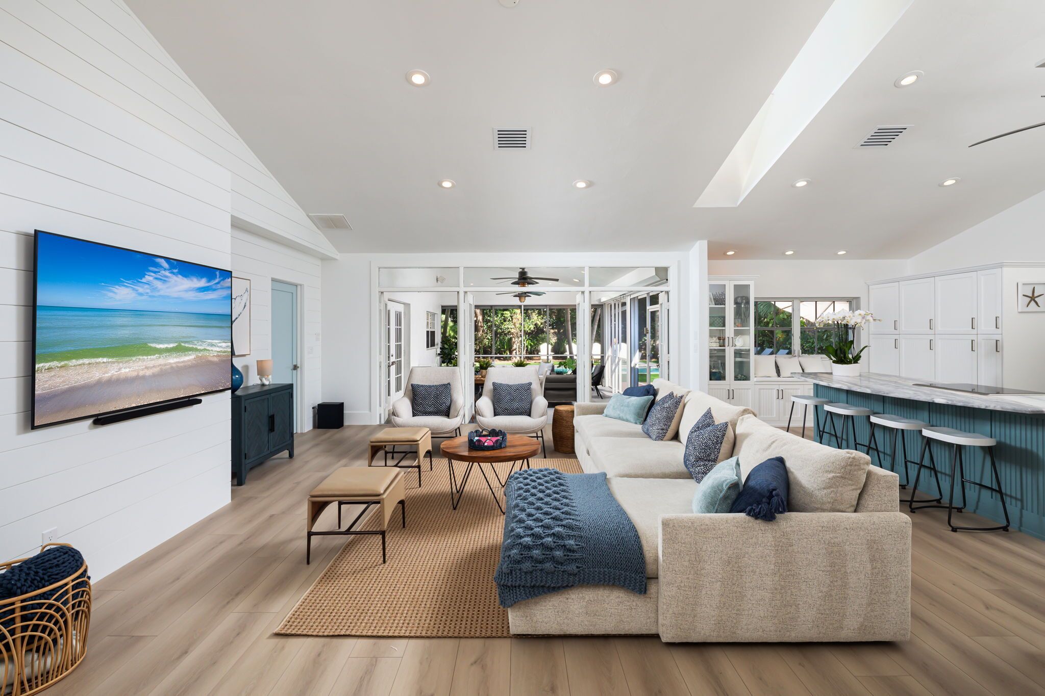 Smart TV, books, stereo, printers