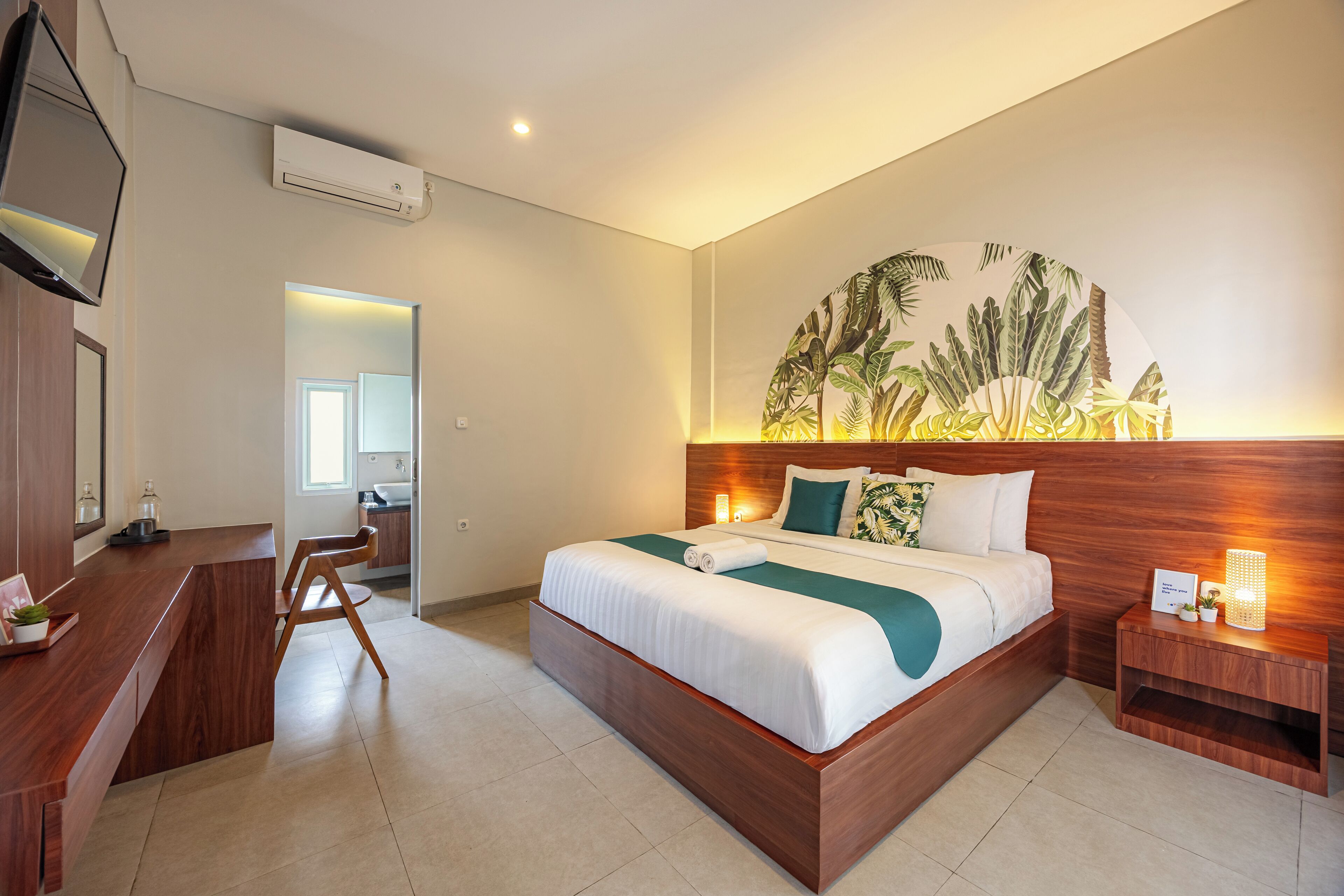 Suite | Free WiFi, bed sheets