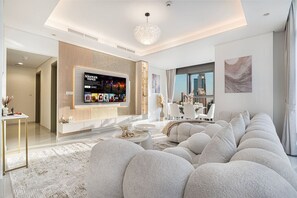 TV - New Luxe 3 Beds Full Burj + Partial Fountain view. (Dubai)