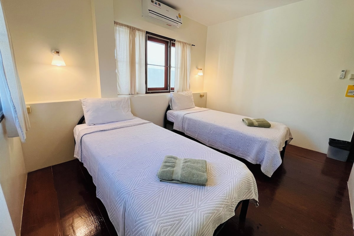 Twin Room, Shared Bathroom | Free WiFi