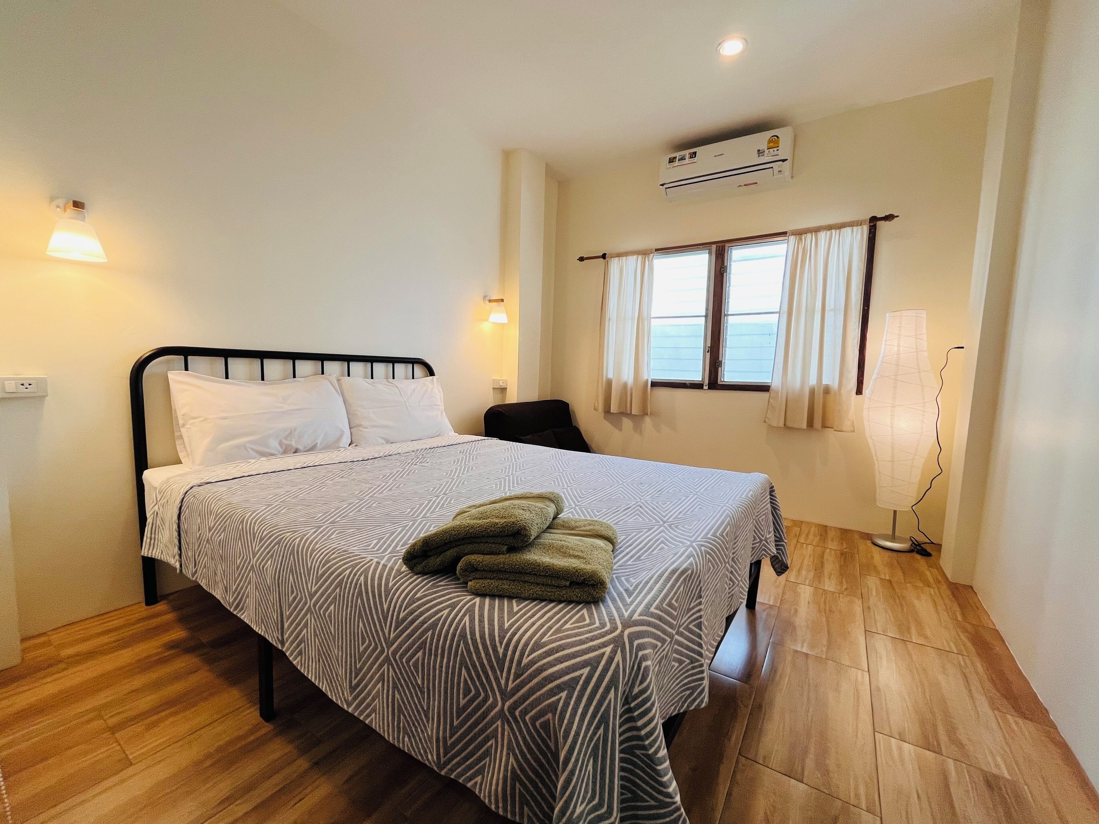 Double Room, Shared Bathroom | Free WiFi