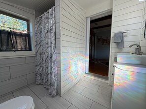Douche, serviettes fournies