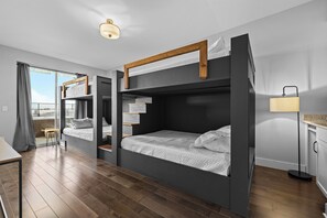 4 bedrooms, iron/ironing board, WiFi, bed sheets - Hot Tub w/ CityViews • 10 Beds • Large Groups (Nashville)