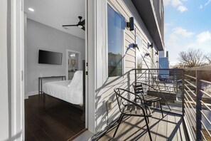 4 bedrooms, iron/ironing board, WiFi, bed sheets - Hot Tub w/ CityViews • 10 Beds • Large Groups (Nashville)