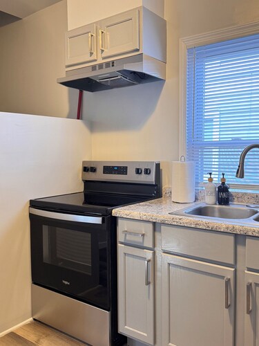 Freshly Renovated 3-bedroom house with AC in charming Kenosha