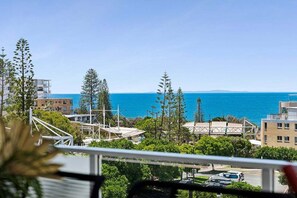 Property grounds - Ocean Views Kings Beach (Kings Beach)