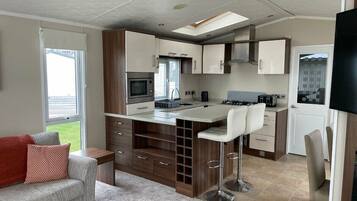 Dishwasher, cookware/dishes/utensils