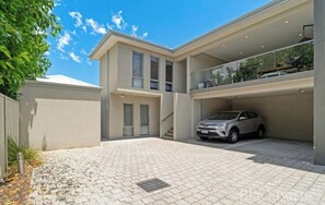 Exterior - Beach Close, City Close – Luxury Apartment (Innaloo)