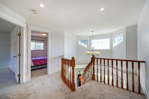 Interior - Pleasant 4-bedroom house in Surrey perfect for family getaways (Surrey)