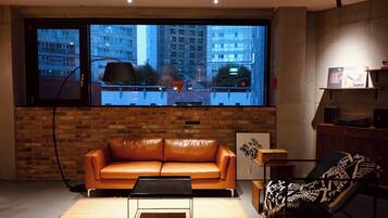 Smart TV, music library, stereo