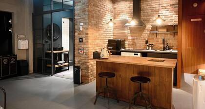 FRGE Boutique Loft Stay, Dongdaemun #Euljiro, 10min to Myeongdong by Taxi