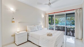 2 bedrooms, iron/ironing board, bed sheets - Ulysses 2 Beach front Apartment (Wongaling Beach)