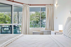 مكواة/لوح كي وملاءات أسرّة